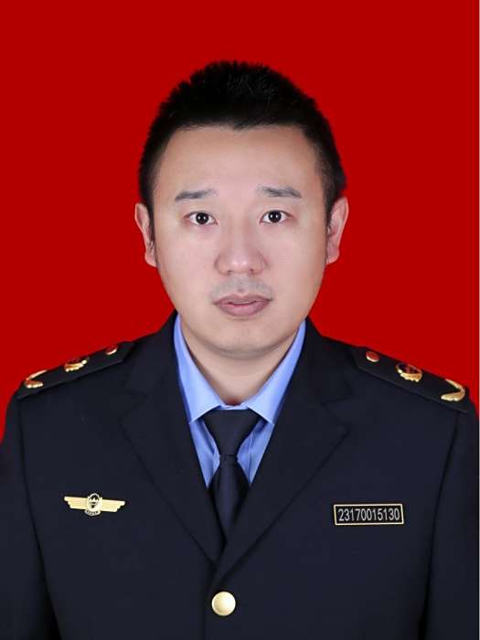 周思宇(四川省眉山市彭山區環境監察大隊大隊長) 周思宇(四川省眉山市彭山區環境監察大隊大隊長)