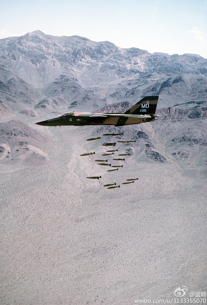 傾瀉炸彈的F-111