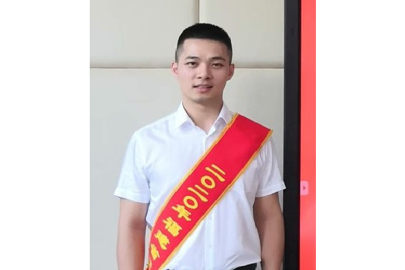 林峰(福州市長樂區古槐中心幼稚園教師) 林峰(福州市長樂區古槐中心幼稚園教師)