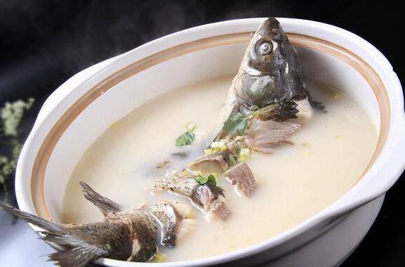 首烏鯉魚湯 首烏鯉魚湯