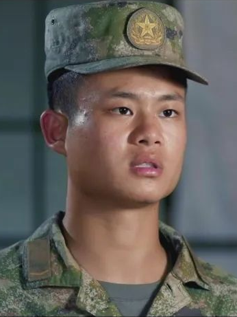肖榮基(陸軍第83集團軍某旅“楊根思連”的一員) 肖榮基(陸軍第83集團軍某旅“楊根思連”的一員)