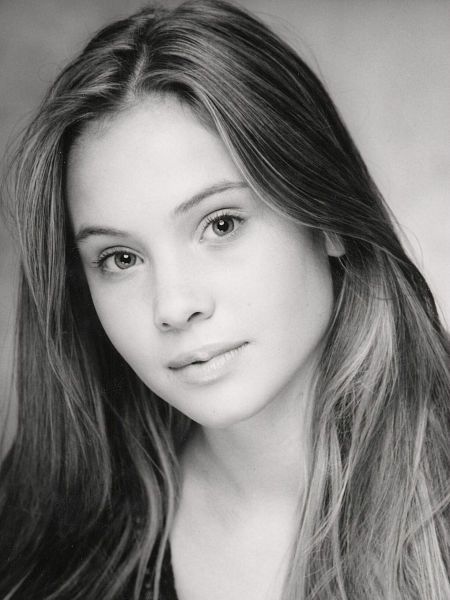 莉·派斯(Leah Pipes) 莉·派斯(Leah Pipes)