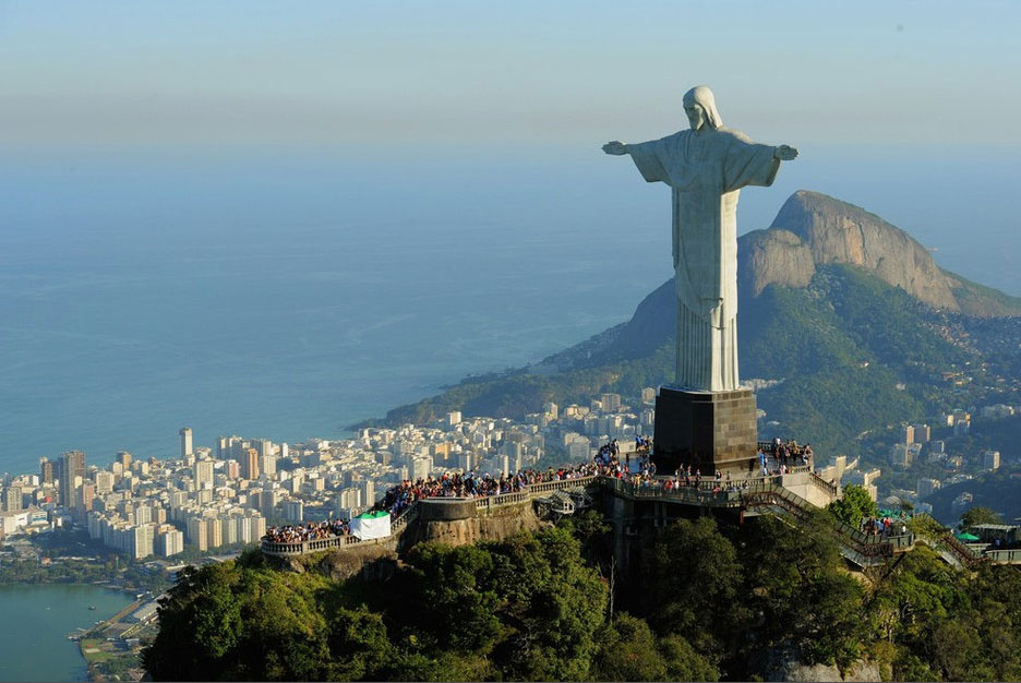 巴西耶穌石雕像