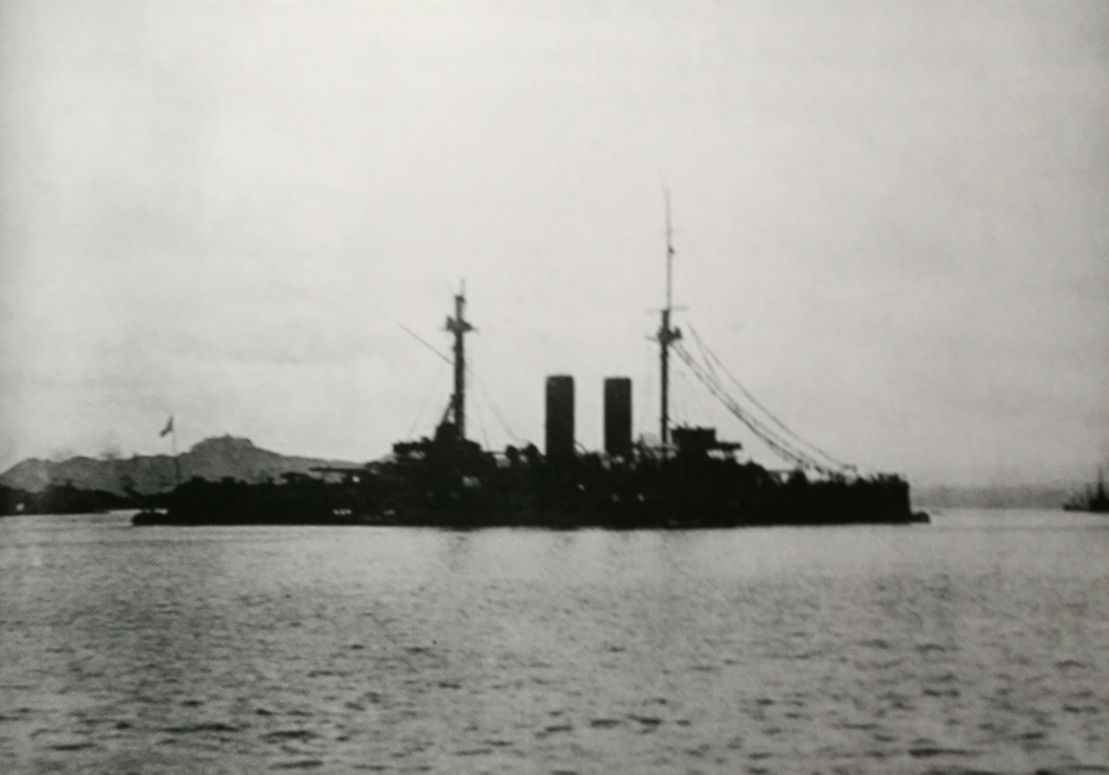 日本海海戰後的三笠號，後桅桿折斷