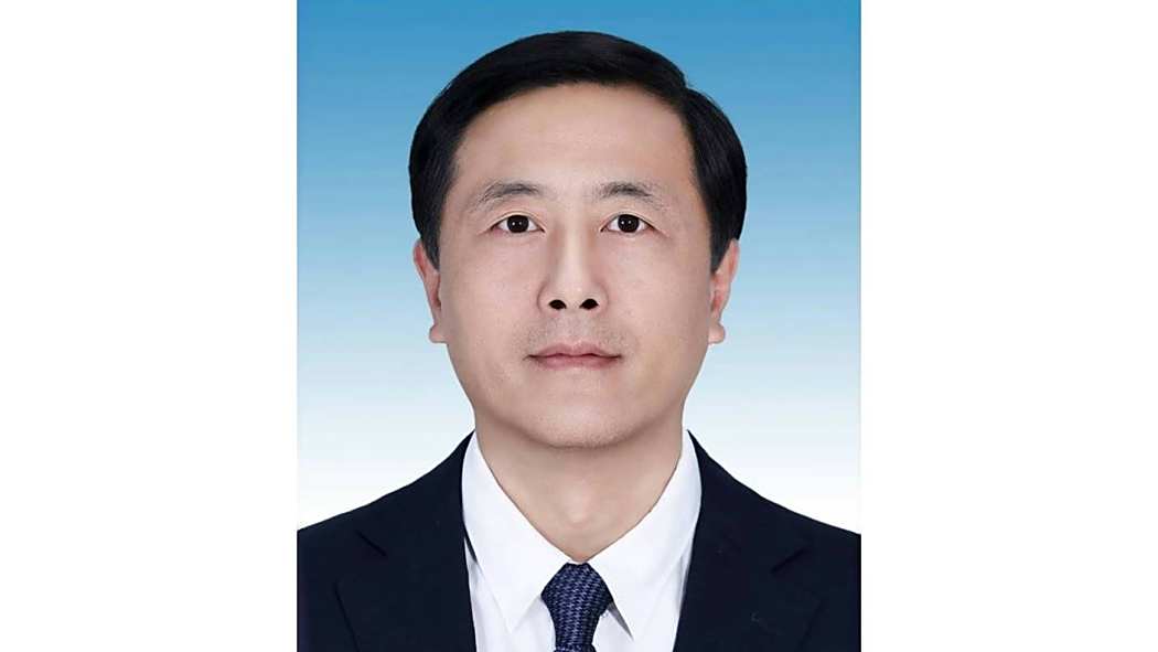何濱(黔南民族師範學院黨委副書記)