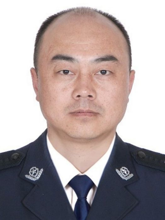 呂飛(新疆維吾爾自治區烏魯木齊市公安局油城分局原黨委副書記、政委) 呂飛(新疆維吾爾自治區烏魯木齊市公安局油城分局原黨委副書記、政委)
