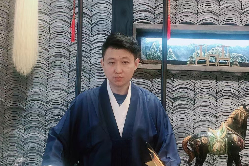 權國(中國周易聯盟會員、製片人、國學講師) 權國(中國周易聯盟會員、製片人、國學講師)