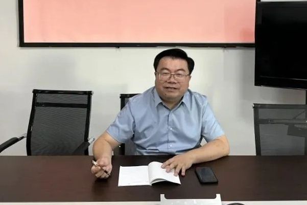 呂國慶(泉州市鯉城區發展和改革局原局長,泉州市鯉城區糧食和物資儲備局原局長) 呂國慶(泉州市鯉城區發展和改革局原局長,泉州市鯉城區糧食和物資儲備局原局長)
