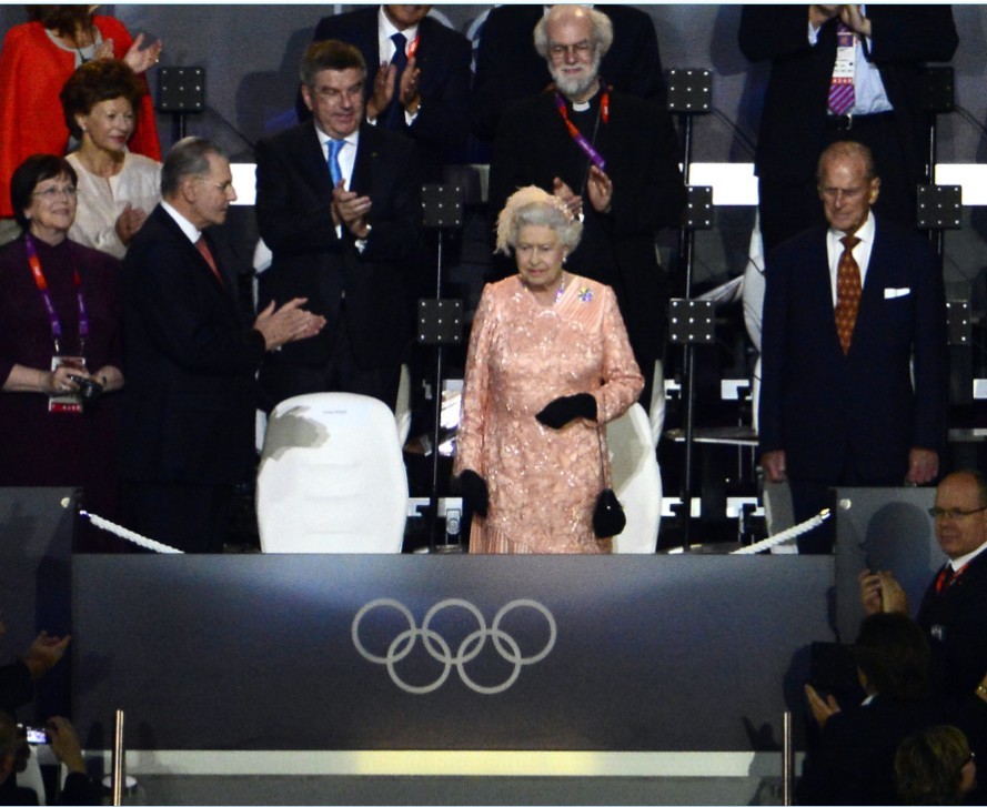 伊莉莎白二世盛裝出席2012倫敦奧運會