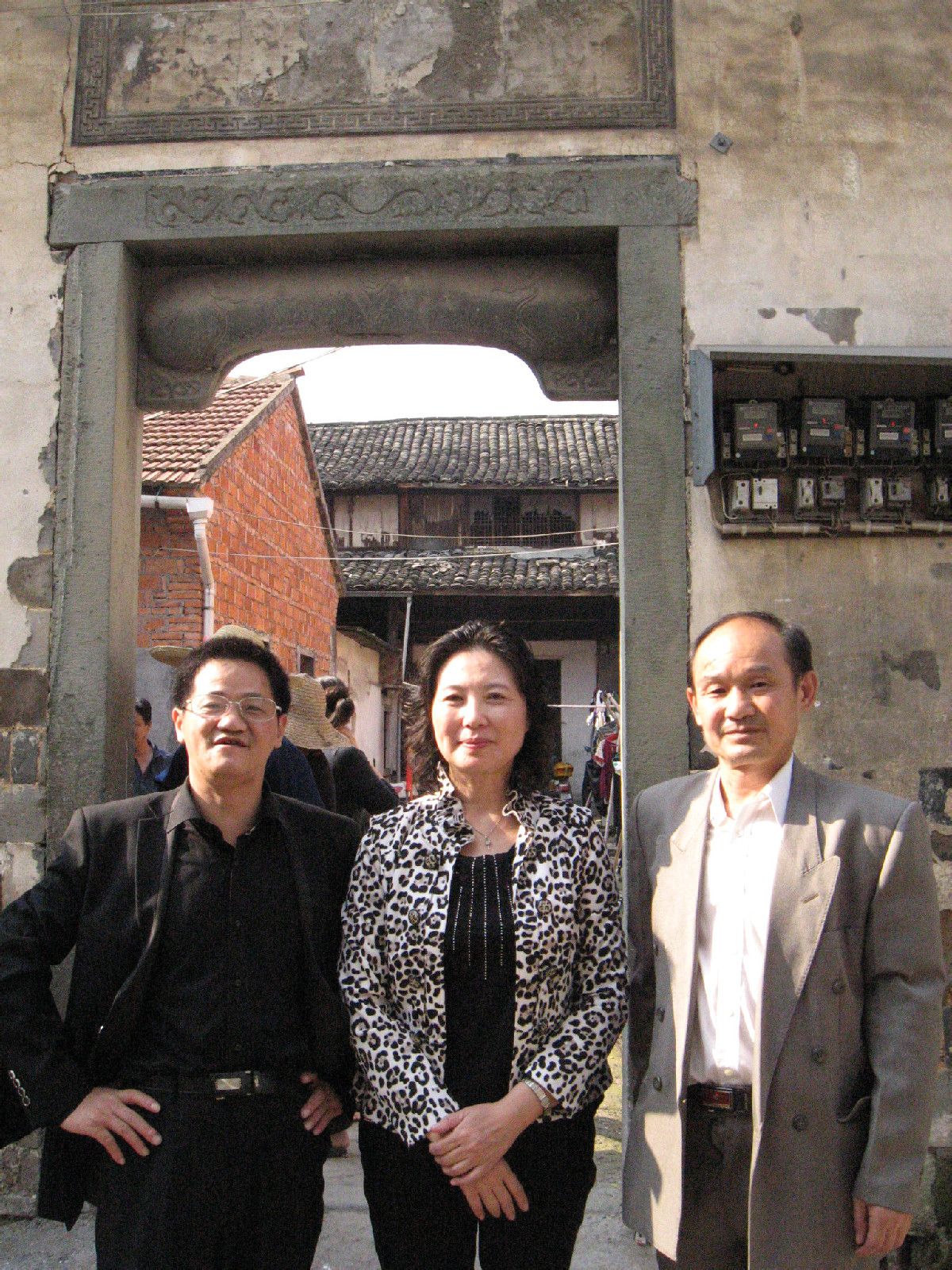 左：徐明良律師，寧莉娜博士，陳馳山研究員