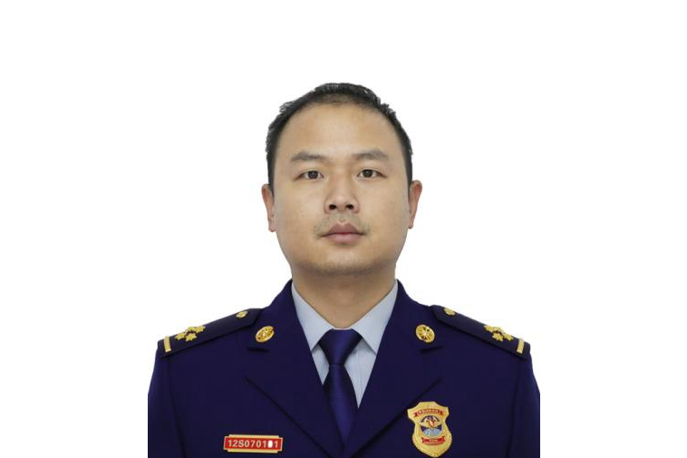 郭勝(雲南省應急管理部森林消防局昆明航空救援支隊飛行大隊一中隊中隊長) 郭勝(雲南省應急管理部森林消防局昆明航空救援支隊飛行大隊一中隊中隊長)