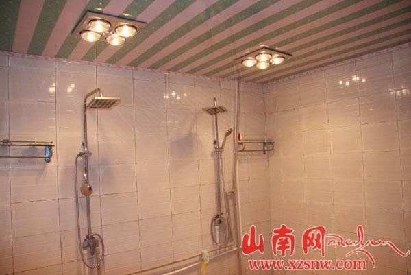 2012年 11月16日斗玉村公共浴室建成投入使用