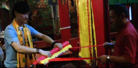 白瑪多吉捐出“珍藏唐卡” 支持寺院重建