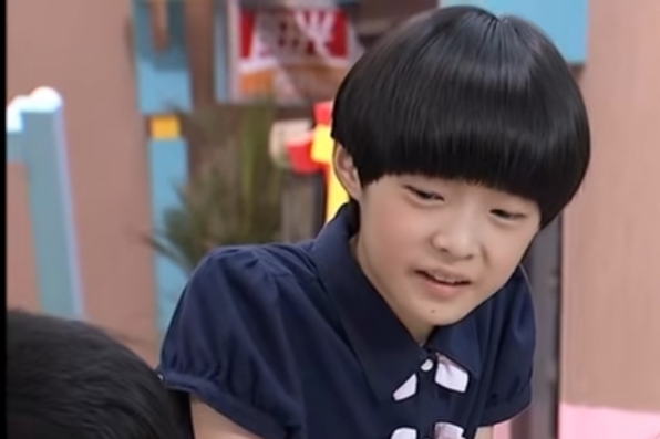 果果(2013年電視劇《外星小子哆布哆》中的角色) 果果(2013年電視劇《外星小子哆布哆》中的角色)
