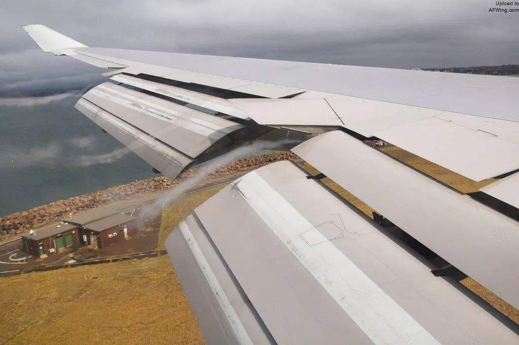 波音747-400降落時的襟翼