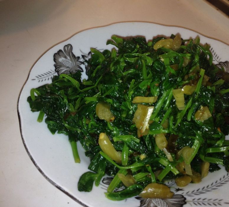酸菜炒豌豆尖 酸菜炒豌豆尖