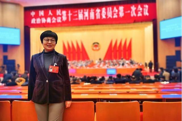 劉萍(河南省政協委員、大河傳媒投資有限公司副總經理) 劉萍(河南省政協委員、大河傳媒投資有限公司副總經理)