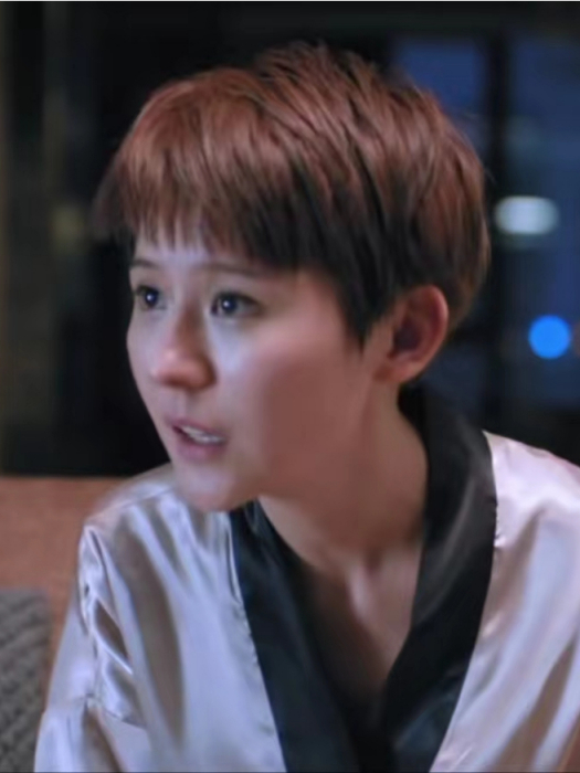 梁丹妮(《臨時演員》中由熱依扎飾演的女明星角色)