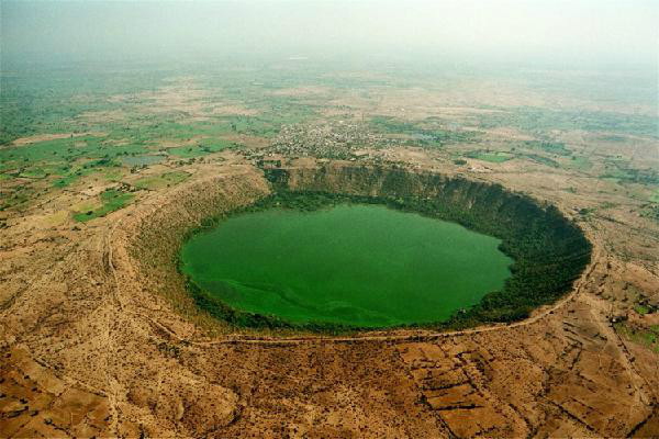 印度羅娜火山湖Lonar Crater