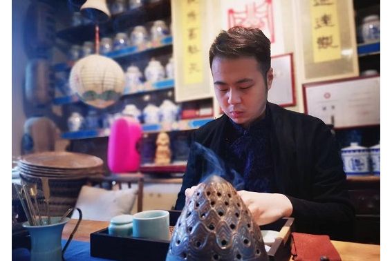 趙喆(陝西省非遺易蟄酵母制香技藝第六代傳承人) 趙喆(陝西省非遺易蟄酵母制香技藝第六代傳承人)