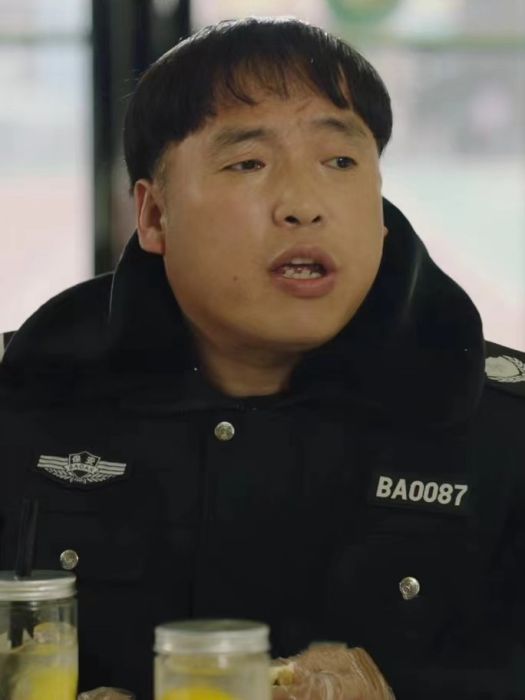 方正(鄉村輕喜劇《鄉村愛情16》中的角色) 方正(鄉村輕喜劇《鄉村愛情16》中的角色)