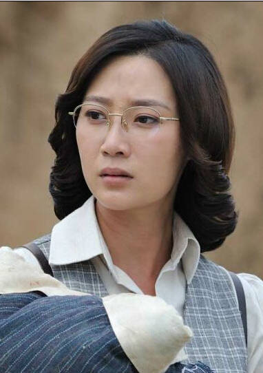 走出硝煙的女人(走出硝煙)