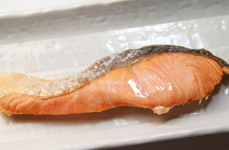鹽烤鮭魚