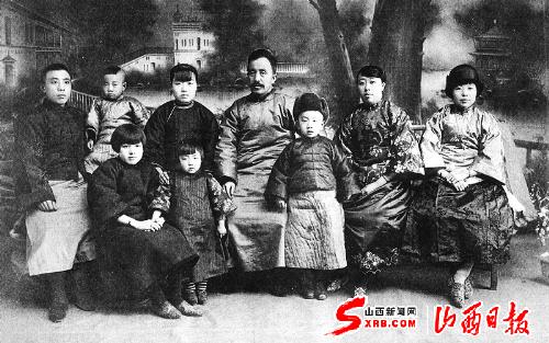 1930年王夢齡與家人在一起