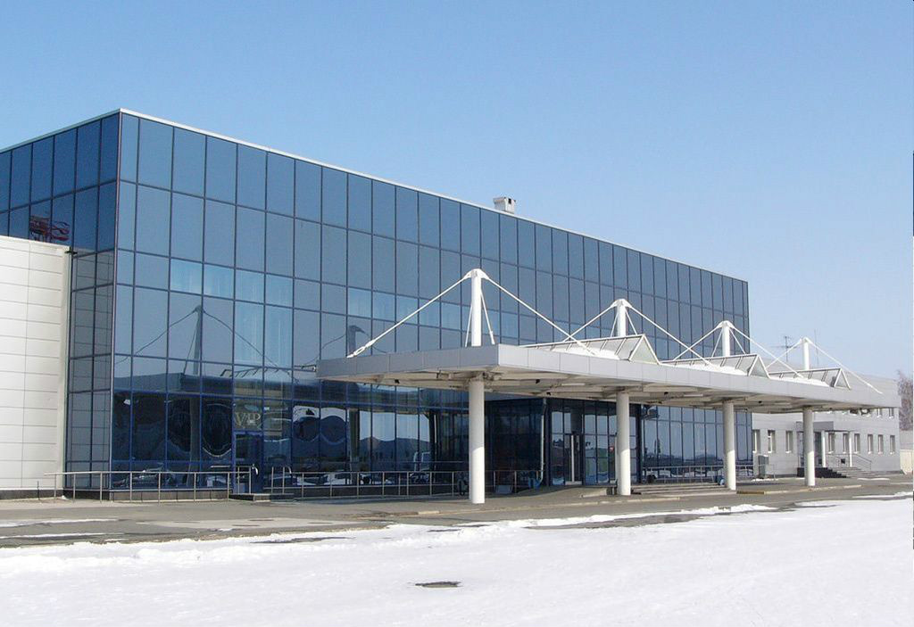 托爾馬切沃機場