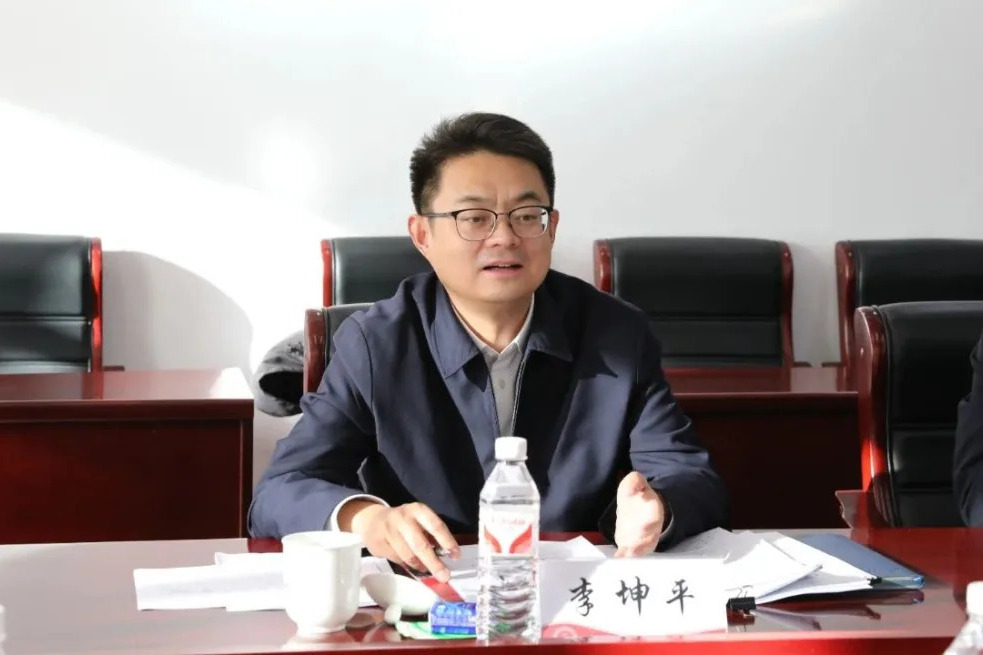 李坤平(遼寧省委組織部副部長兼省委黨的建設工作領導小組辦公室專職副主任) 李坤平(遼寧省委組織部副部長兼省委黨的建設工作領導小組辦公室專職副主任)