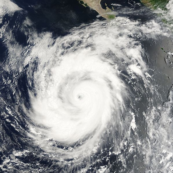 強颶風伊莉安娜衛星雲圖
