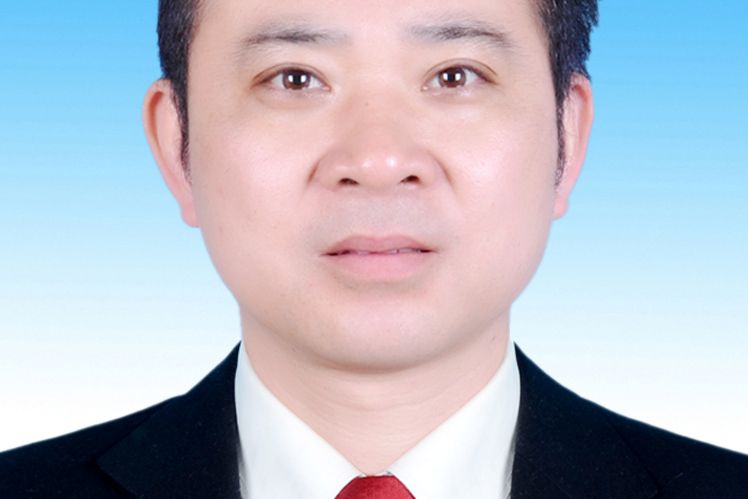 何先強 何先強