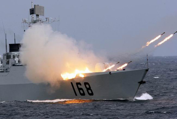 海軍168艦發射反潛火箭