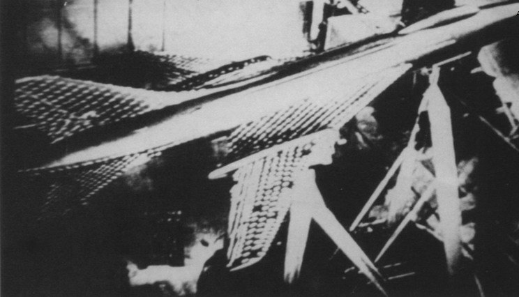 蘇霍伊設計局在TsAGI的建議下開始研究蘇-7的可變翼改型