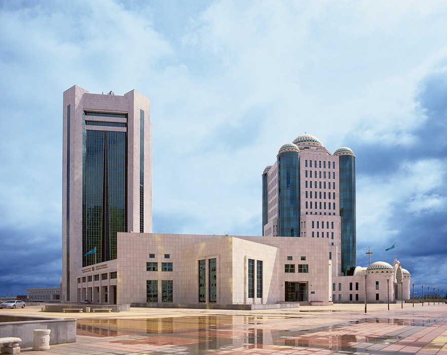 哈薩克斯坦議會大廈