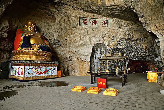 萬佛洞(遵義市綏陽縣3A級旅遊景區) 萬佛洞(遵義市綏陽縣3A級旅遊景區)