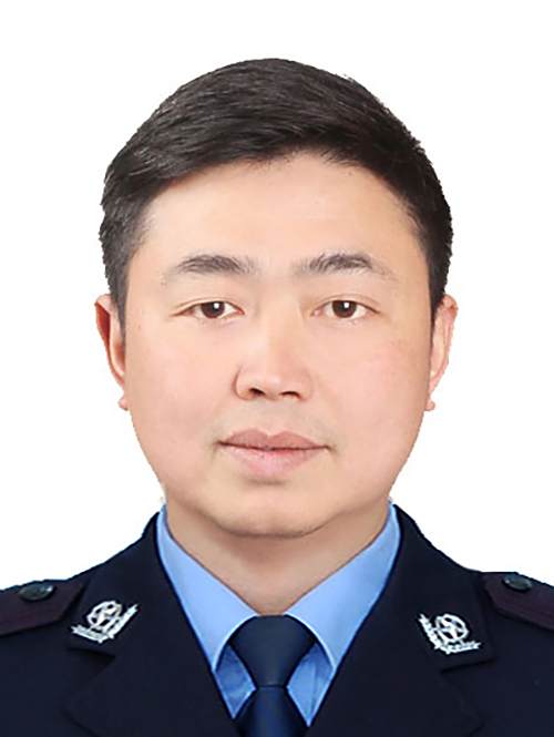 劉鋒(貴州省銅仁市公安局碧江分局黨委委員、副局長、一級警長) 劉鋒(貴州省銅仁市公安局碧江分局黨委委員、副局長、一級警長)