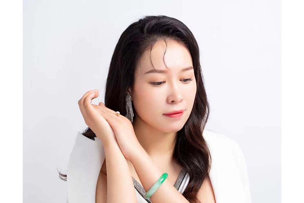 周龍華(高級工藝美術師) 周龍華(高級工藝美術師)