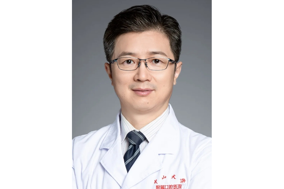 張新春(中山大學附屬口腔醫院主任醫師) 張新春(中山大學附屬口腔醫院主任醫師)