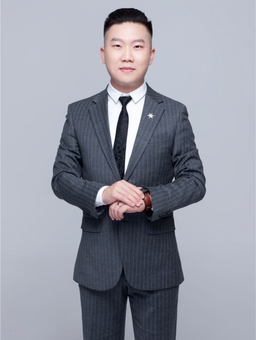 張德(借東風教育集團聯合創始人) 張德(借東風教育集團聯合創始人)