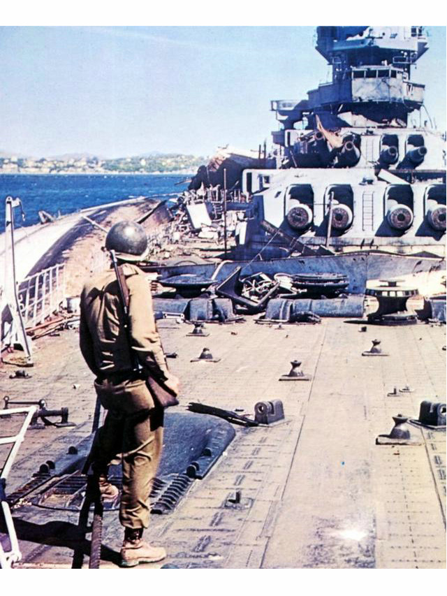 敦刻爾克號戰列艦被盟軍空襲被炸後