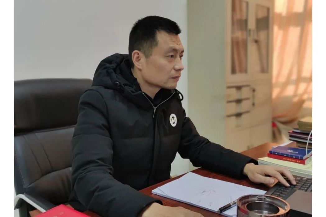 李成效(宜春市上高縣政協辦公室主任、民盟上高縣總支副主委) 李成效(宜春市上高縣政協辦公室主任、民盟上高縣總支副主委)
