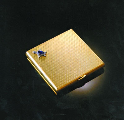 金嵌寶石龜化妝盒