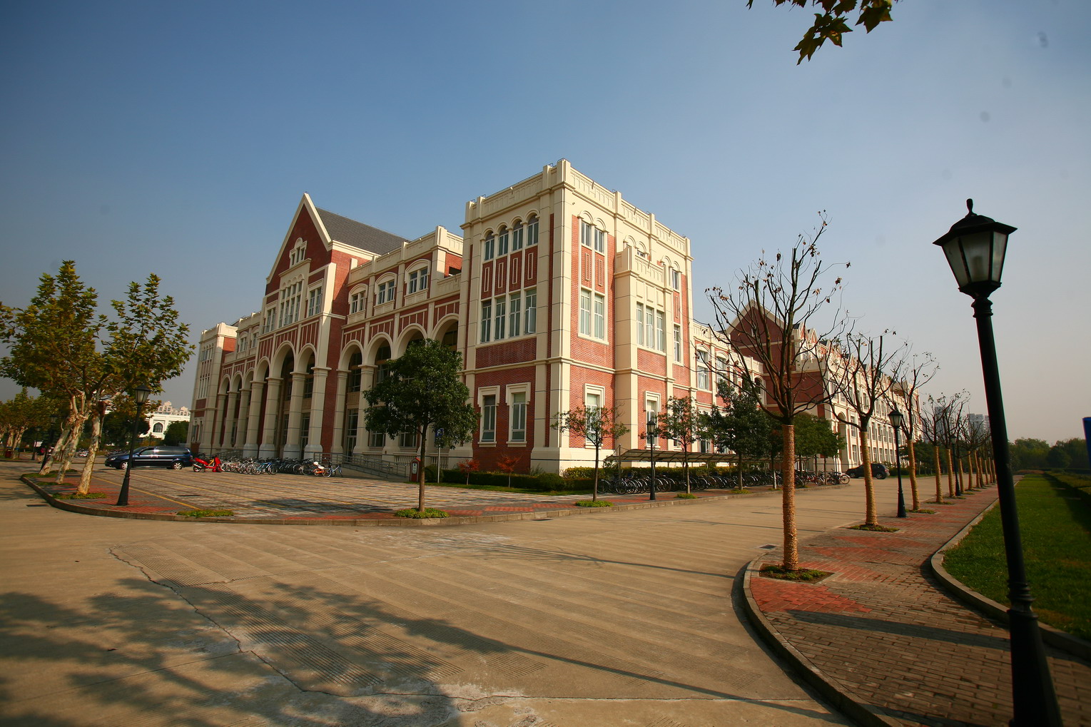 上海外國語大學英語學院