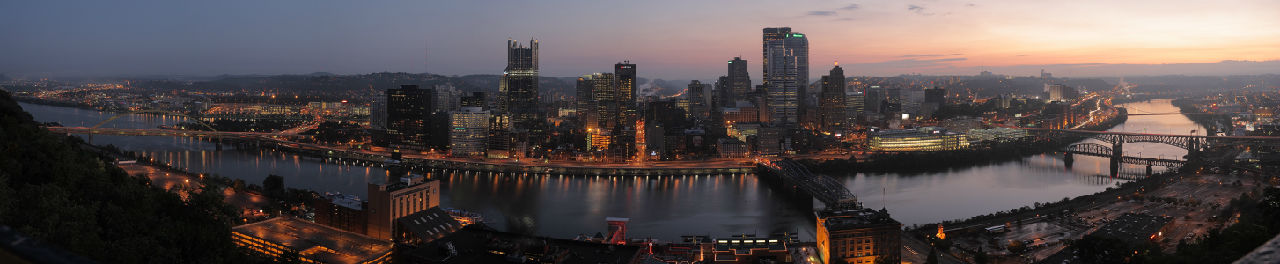 黎明時的市景圖