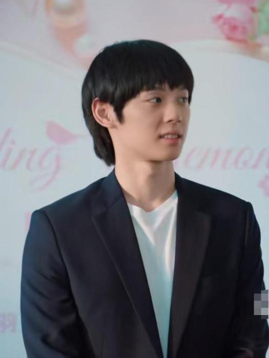 谷亮(,情感勵志劇《我們的當打之年》中的角色,) 谷亮(,情感勵志劇《我們的當打之年》中的角色,)