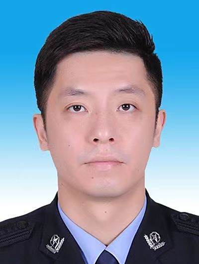 孔輝(廣東省中山市民眾街道黨工委委員、公安分局局長) 孔輝(廣東省中山市民眾街道黨工委委員、公安分局局長)