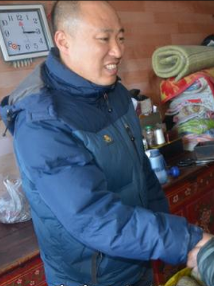 劉新宇(依安縣公安局雙陽派出所副所長) 劉新宇(依安縣公安局雙陽派出所副所長)