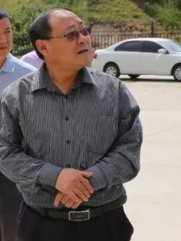 謝增平(福泉市鳳山鎮葛洞村駐村幹部) 謝增平(福泉市鳳山鎮葛洞村駐村幹部)