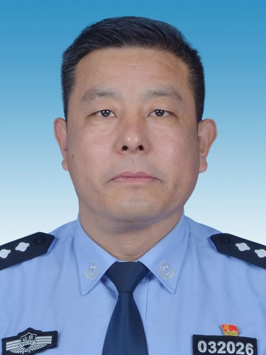 崔巍(山東省淄博市沂源縣公安局黨委委員,一級警長) 崔巍(山東省淄博市沂源縣公安局黨委委員,一級警長)